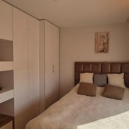 Panorama Apartment *